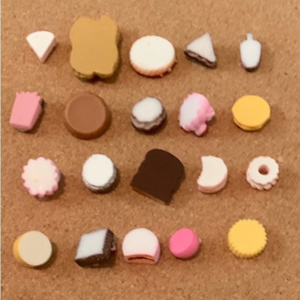 Tiny Plastic Dollhouse Play Food 35 Piece Lot-Donut,Hot Dog,Cake,Peanut,Eggs Etc - Picture 5 of 5